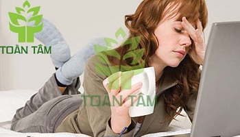 Hình 2: Làm việc nhiều khiến chúng ta mỏi mắt